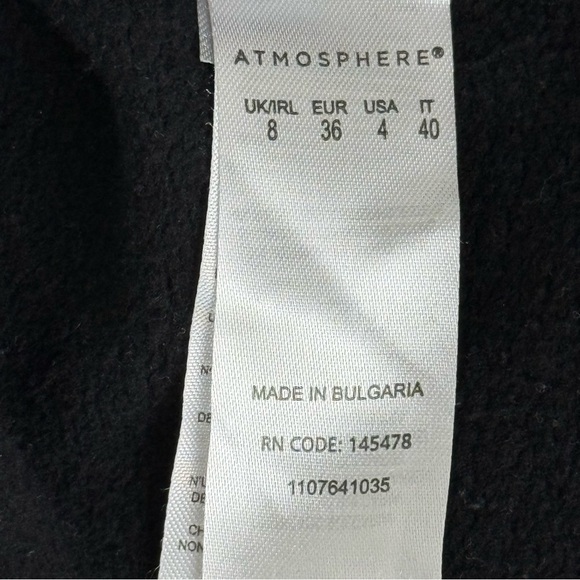 MWOT Harry Potter Hogwarts Crest Black Sweatshirt Size 4 (S) - Picture 9 of 9